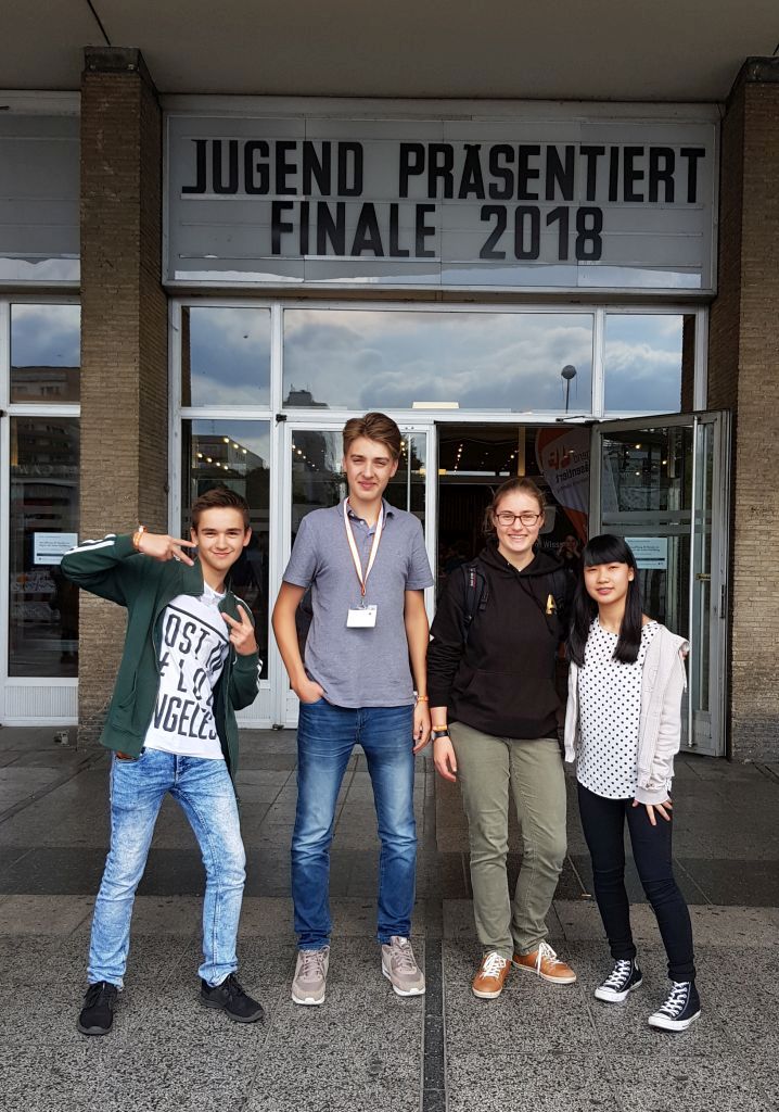 Die vier CFG-Finalisten (von links nach rechts: Aaron Schnütgen, Justus Fleisch, Johanna Thielemann und Thuy Nguyen)