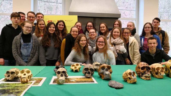 Der-Leistungskurs-Biologie-Q2-in-der-Steinzeitwerkstatt