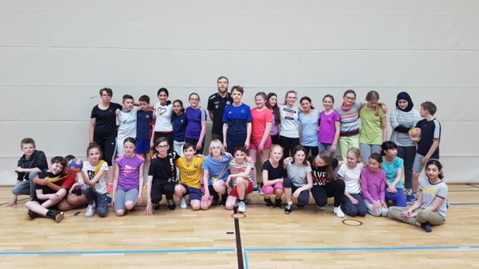 Handballstunde-mit-dem-Profi