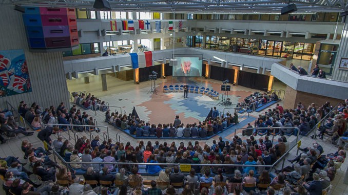 Rede-von-Alfred-Grosser-im-PZ